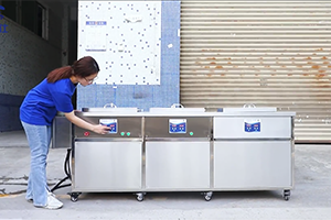 客戶定制的三槽超聲波清洗機 雙清洗槽帶漂洗+烘干槽+后置過濾循環 客戶定制的三槽超聲波清洗機 雙清洗槽帶漂洗+烘干槽+后置過濾循環